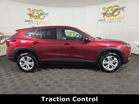 Certified 2024 Chevrolet Trax LS FWD image 10