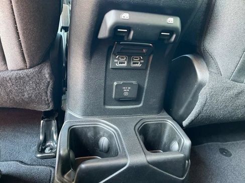 Used 2025 Jeep Wrangler Unlimited Sahara AWD/4WD image 32