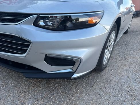 Used 2017 Chevrolet Malibu L FWD image 12