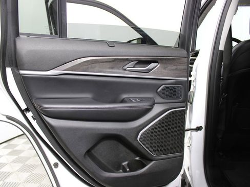 Used 2023 Jeep Grand Cherokee 4WD 4xe w/ Luxury Tech Group II image 35