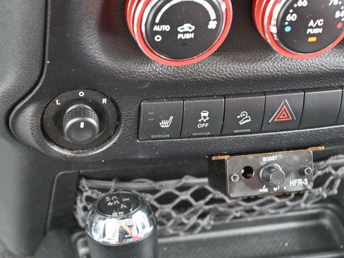 Used 2013 Jeep Wrangler Unlimited Rubicon AWD/4WD image 20