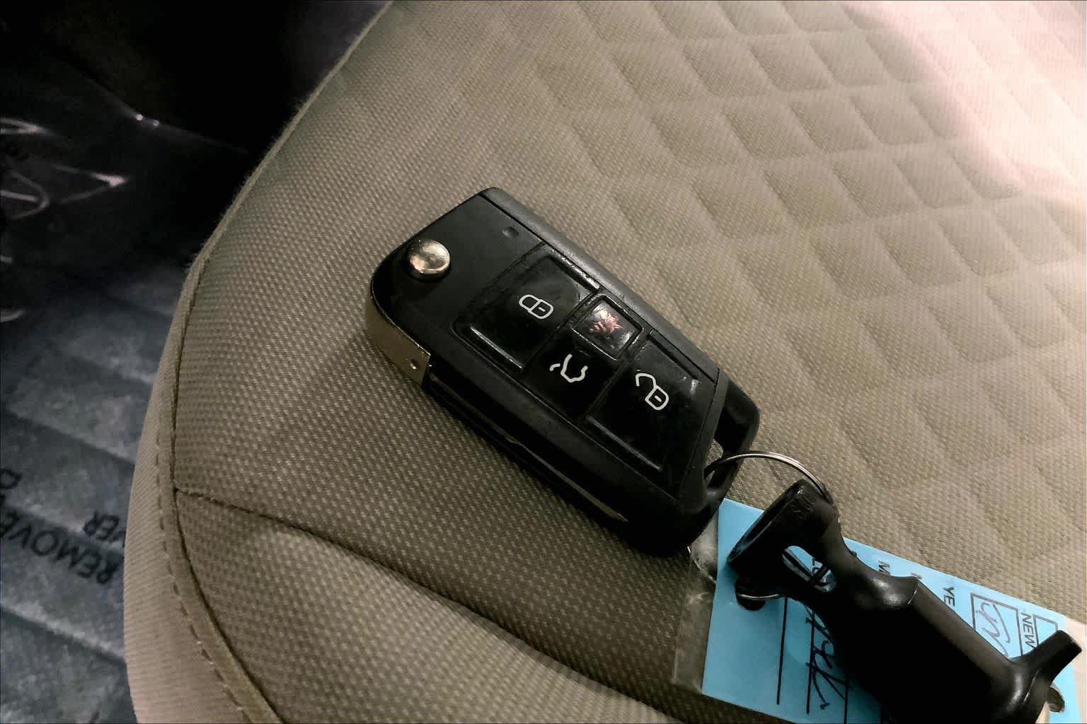 Used 2018 Volkswagen Tiguan S w/ 3rd Row Seat Package AWD/4WD image 15