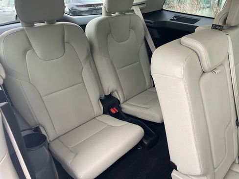 Used 2022 Volvo XC90 T6 Momentum image 18