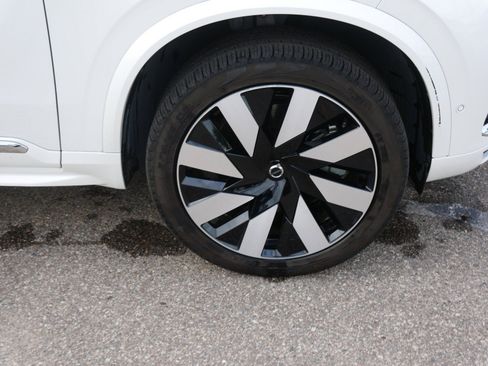 Used 2025 Volvo XC90 T8 Plus w/ Protection Package Premier AWD/4WD image 9