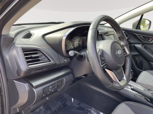 Used 2020 Subaru Crosstrek 2.0i Premium w/ Moonroof Package 2 AWD/4WD image 32