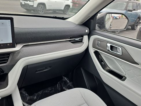 New 2026 Ford Explorer Platinum AWD/4WD image 17