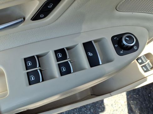 Used 2014 Volkswagen Eos FWD image 21
