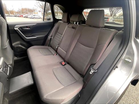 Used 2023 Toyota RAV4 SE image 31