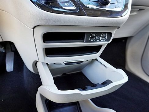 Used 2022 Chrysler Voyager LX image 30