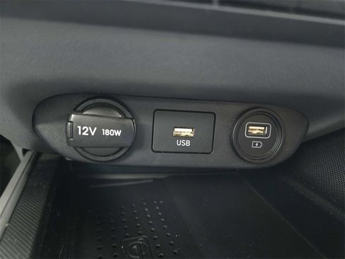 Used 2023 Hyundai Elantra SEL w/ Convenience Package image 30