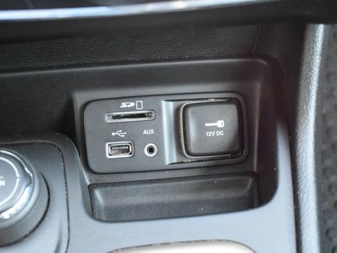 Used 2015 Jeep Cherokee Latitude w/ Cold Weather Group AWD/4WD image 30
