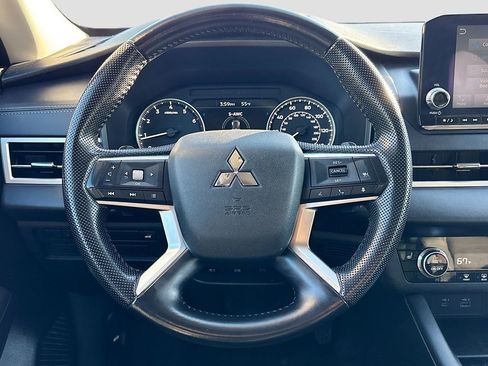 Used 2023 Mitsubishi Outlander SE image 11