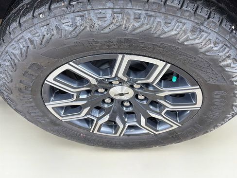 Used 2023 Chevrolet Colorado Z71 w/ Z71 Convenience Package 2 AWD/4WD image 30