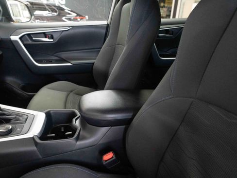 Used 2023 Toyota RAV4 SE image 11