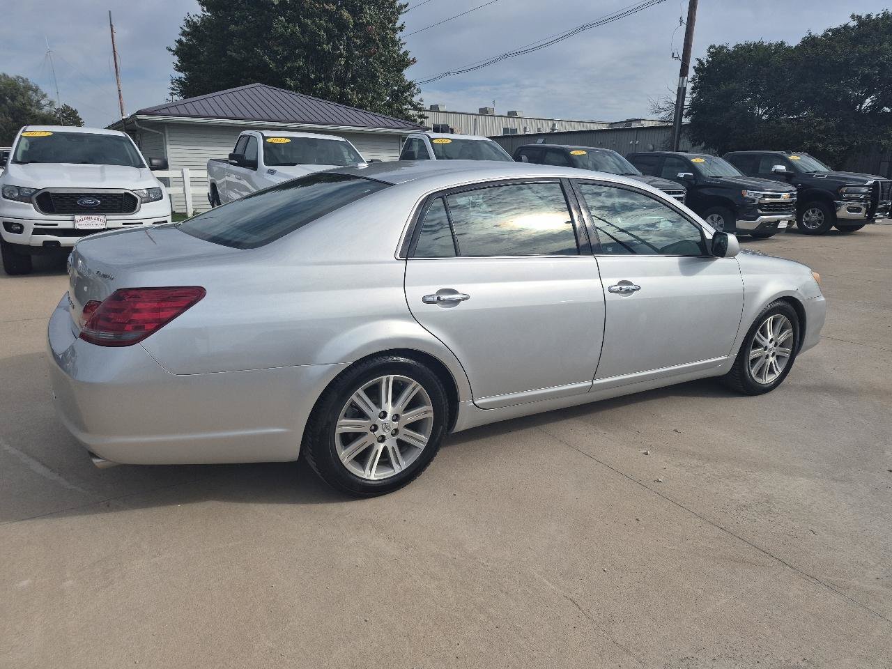 Used 2009 Toyota Avalon Limited FWD image 6