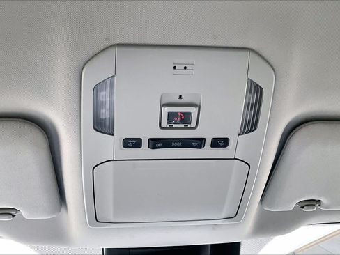 Used 2020 Toyota Highlander LE FWD image 32
