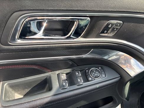 Used 2017 Ford Explorer Sport w/ Equipment Group 401A AWD/4WD image 17