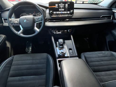 Used 2023 Mitsubishi Outlander SE image 23