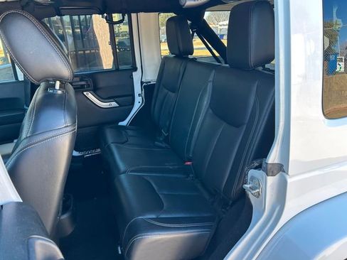 Used 2016 Jeep Wrangler Unlimited Sahara w/ Connectivity Group image 12