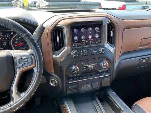 Used 2020 Chevrolet Silverado 1500 High Country w/ Technology Package AWD/4WD image 15
