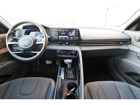 Certified 2025 Hyundai Elantra Sport image 12