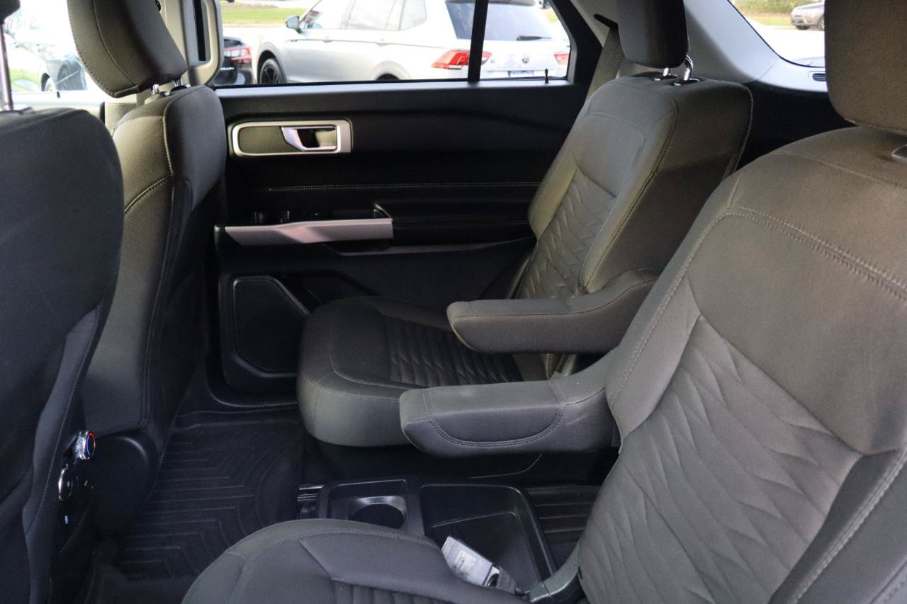 Used 2021 Ford Explorer XLT AWD/4WD image 17