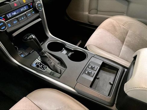 Used 2017 Toyota Camry XSE w/ Moonroof Package FWD image 16
