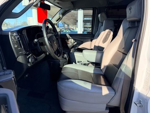 Used 2019 Chevrolet Express 2500 Extended w/ Enhanced Convenience Package RWD image 5