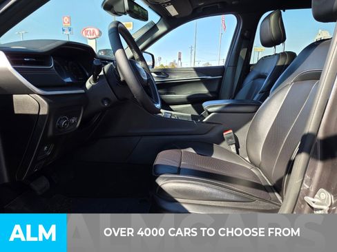 Used 2024 Jeep Grand Cherokee L Limited w/ Luxury Tech Group II image 3