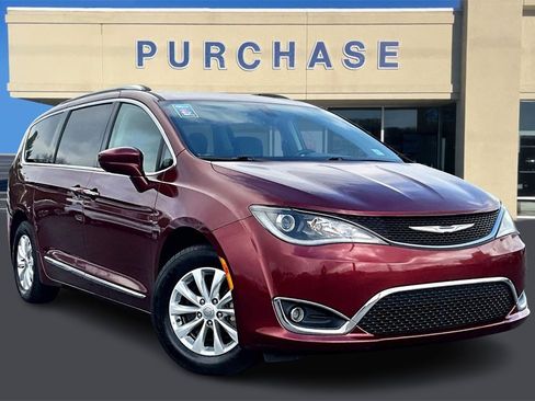 Used 2018 Chrysler Pacifica Touring-L image 1