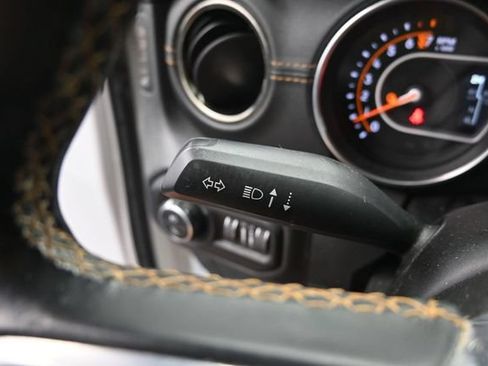 Used 2021 Jeep Gladiator Overland AWD/4WD image 19
