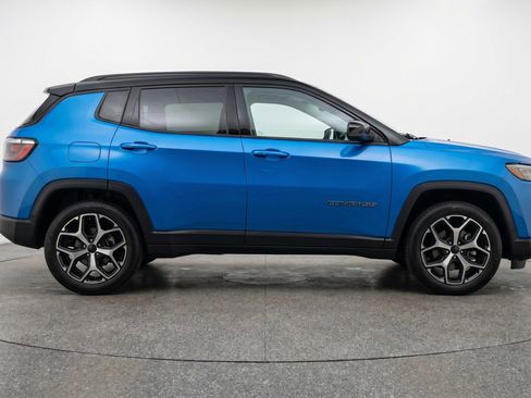 Used 2025 Jeep Compass Limited AWD/4WD image 11