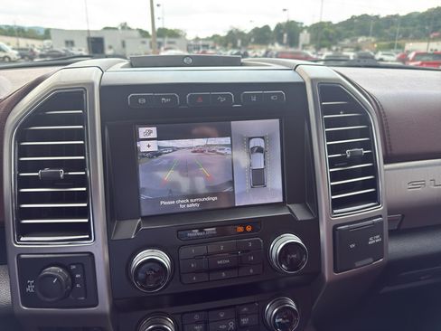 Used 2019 Ford F250 Platinum w/ Platinum Ultimate Package AWD/4WD image 20
