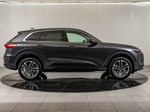 Certified 2025 Audi Q5 Premium w/ Convenience Package AWD/4WD image 4