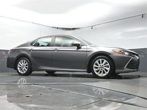 Used 2024 Toyota Camry LE image 28