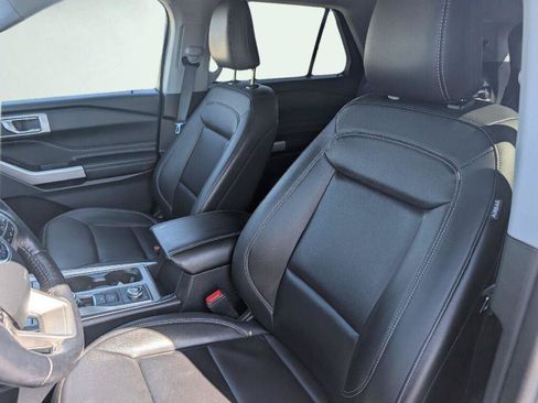 Used 2022 Ford Explorer XLT w/ Equipment Group 202A AWD/4WD image 33