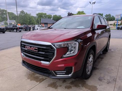 Used 2023 GMC Terrain SLE w/ Driver Convenience Package AWD/4WD image 4