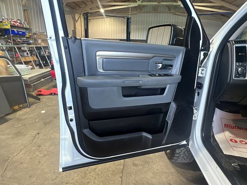 Used 2018 RAM 2500 SLT AWD/4WD image 10
