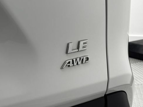 Used 2024 Toyota RAV4 LE AWD/4WD image 9