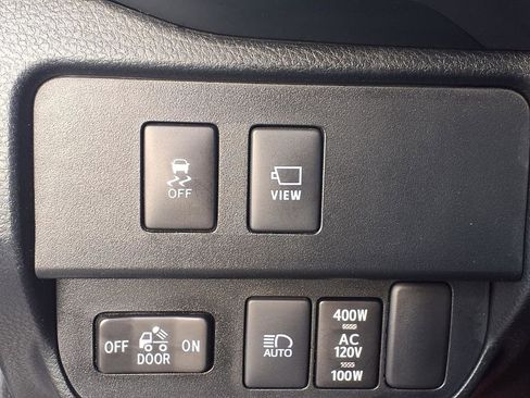 Used 2021 Toyota Tacoma TRD Sport w/ TRD Premium Sport Package AWD/4WD image 7