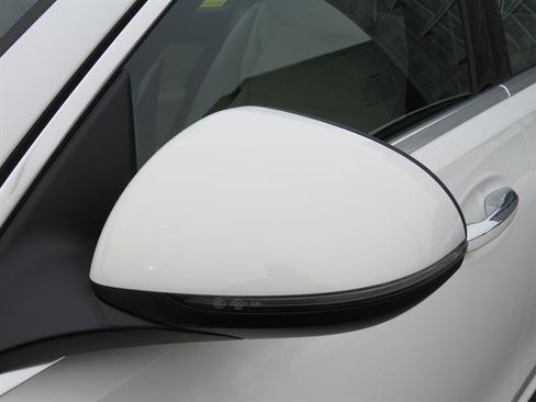 Used 2025 Mercedes-Benz C 300 4MATIC Sedan image 27