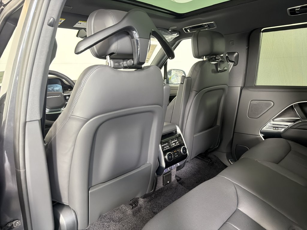 New 2027 Land Rover Range Rover Long Wheelbase SE AWD/4WD image 26