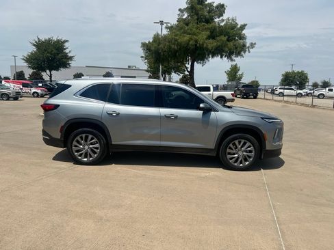Used 2025 Buick Enclave Preferred FWD image 6