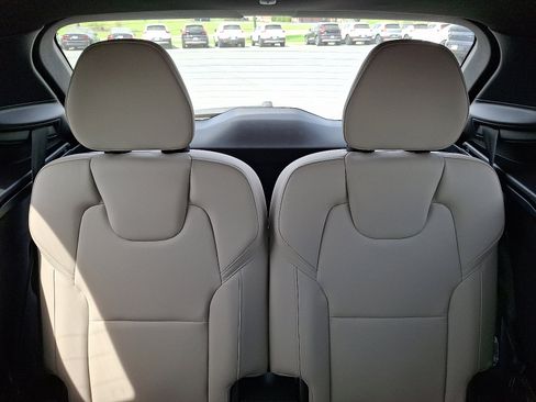 New 2025 Volvo XC90 B6 Core w/ Climate Package image 7