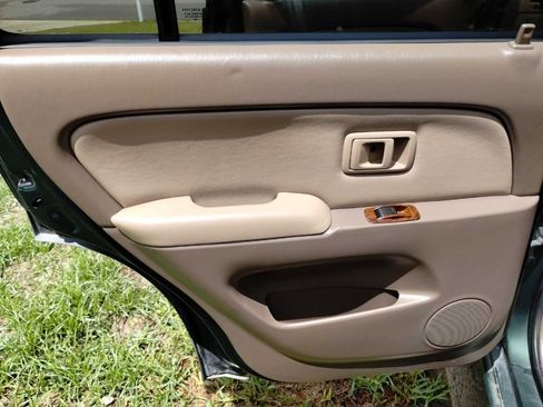 Used 2000 Toyota 4Runner Limited image 11