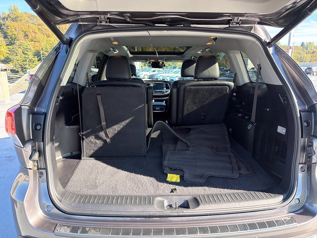 Used 2017 Toyota Highlander Limited Platinum w/ Carpet Mat Package AWD/4WD image 9