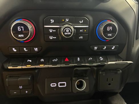 Used 2021 Chevrolet Silverado 1500 LTZ AWD/4WD image 26