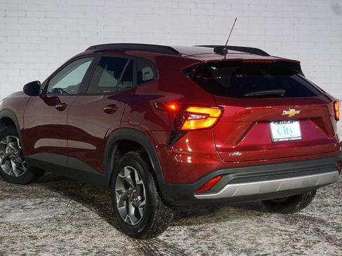 Certified 2025 Chevrolet Trax LT w/ LT Convenience Package image 7