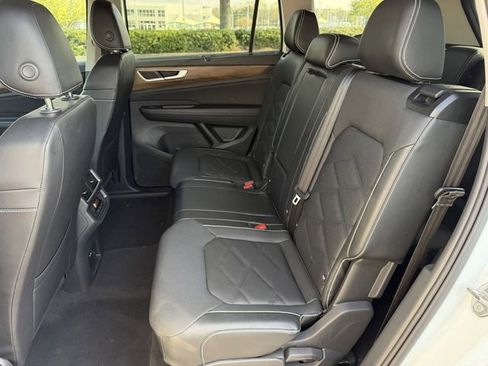Used 2025 Volkswagen Atlas SE image 26