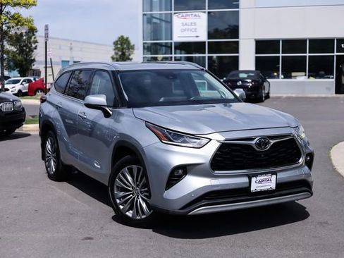 Used 2020 Toyota Highlander Platinum AWD/4WD image 2